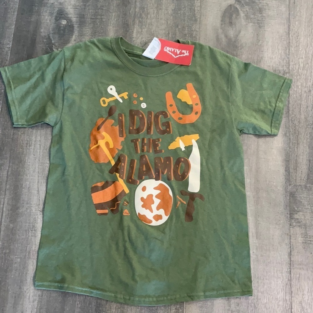 The Alamo NEW green graphic dig tee shirt medium
